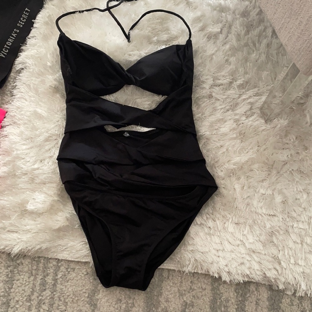 Black cutout halter swim suit small